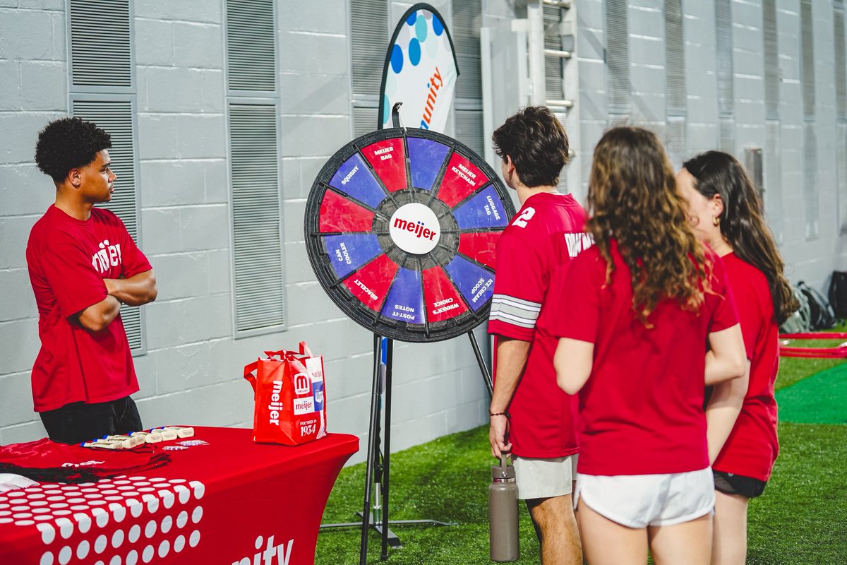 OhioStAthletics's tweet photo. Student Appreciation Day was a success ✅

Thank you to our students for coming and spending some time with us today 🗣️

@meijer x @Roosters https://t.co/z20XL6OJUh