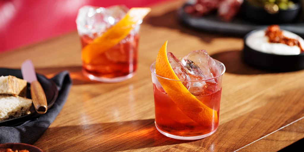 IslayMistWhisky's tweet photo. An Islay-inspired twist on a classic apéritif.
The subtle smoke of Islay Mist balances the sweetness of vermouth and the bitterness of Campari in this iconic serve.
Effortless to make, perfect to prepare ahead.
Please Drink Responsibly.
#IslayMist #SmokedBoulevardier https://t.co/pOCwWnYgjQ