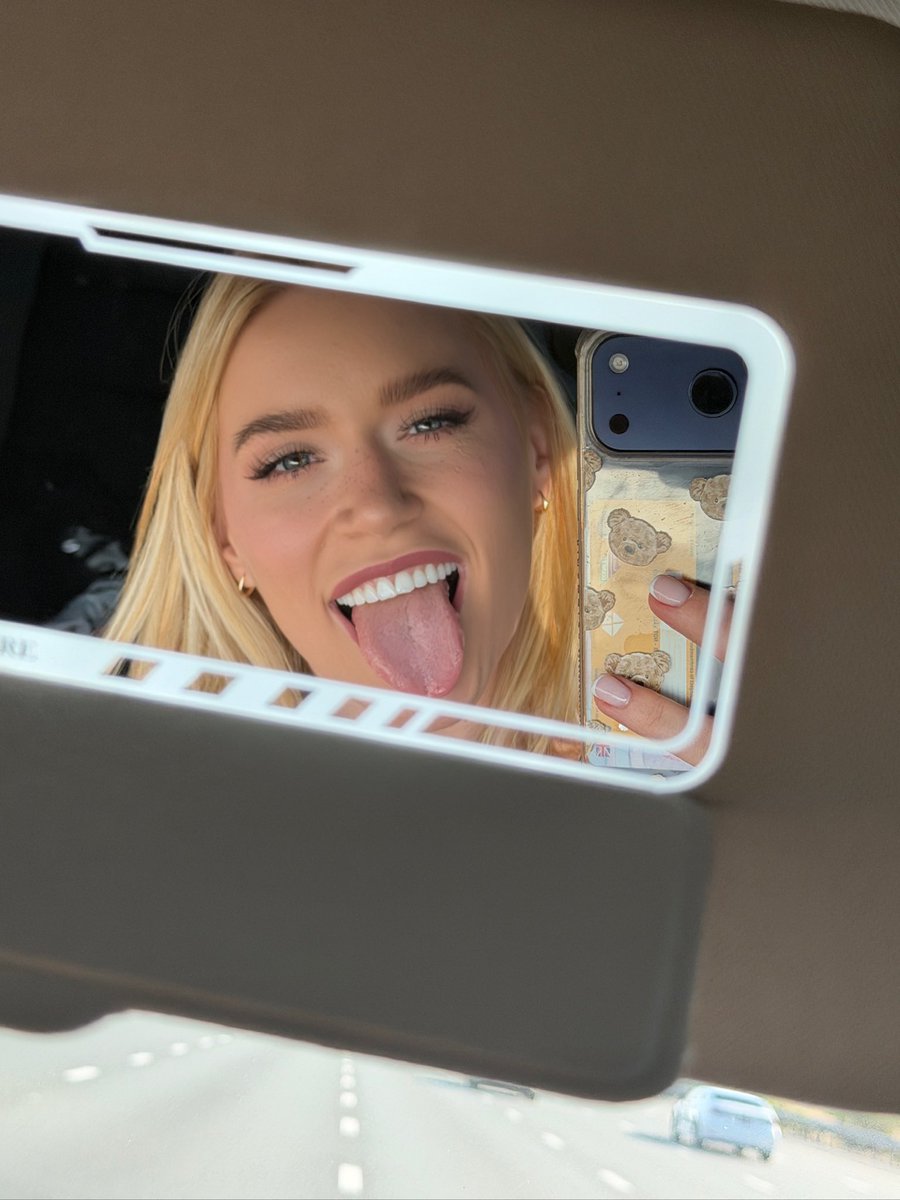 Elle Brooke 🥊 tweet media