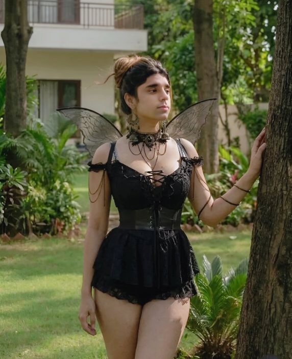 KillVicki's tweet photo. Black skirt me pari bani howi Kisi lag rhi how 🙈 https://t.co/MyhYzTZymB