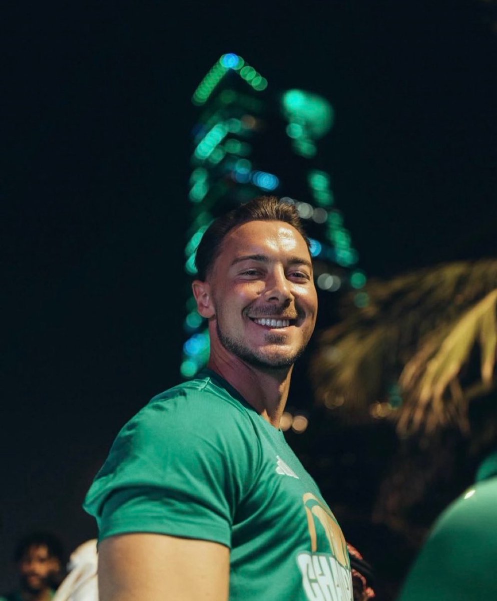 يـزن tweet media