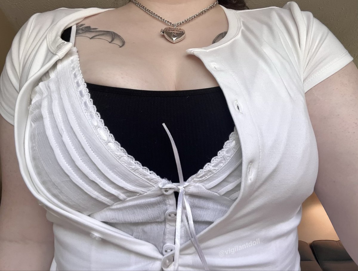 vigilantdoll's tweet photo. boobies but layered #modestqueen https://t.co/3qcS6B9bIu