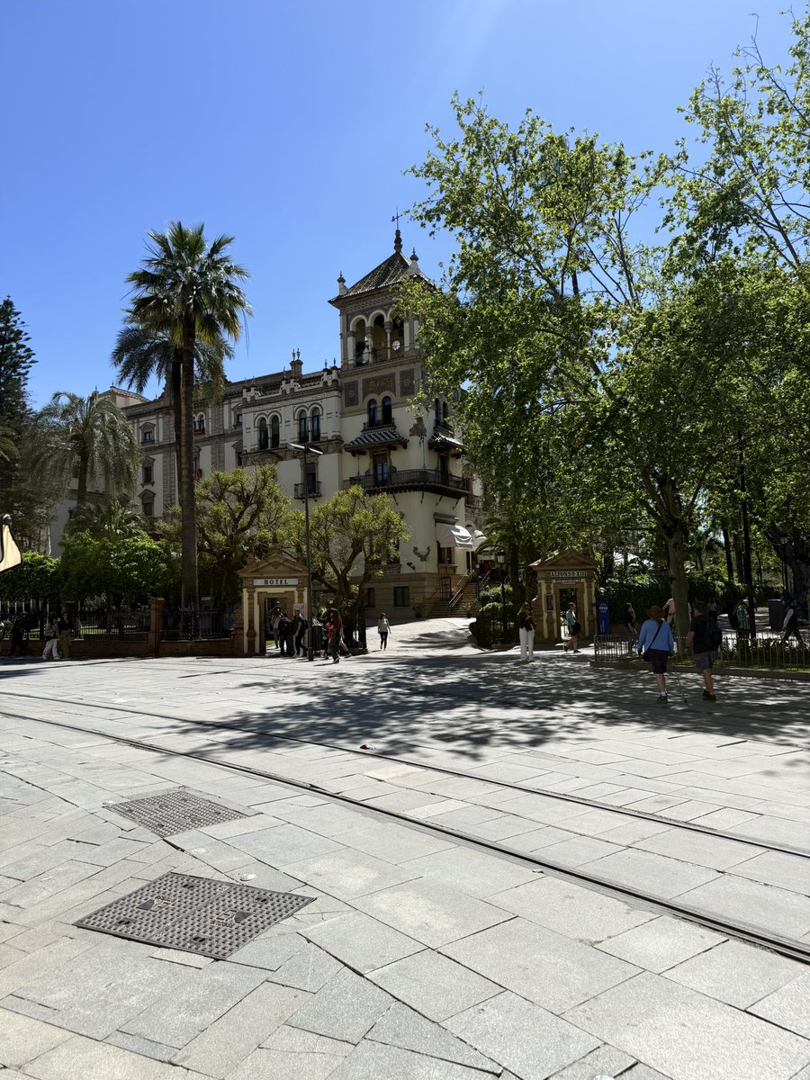 HUSSAIN7yx's tweet photo. Seville https://t.co/RxFYGyg271