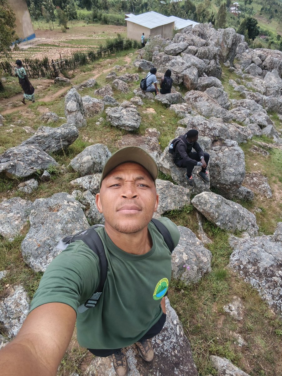 guy_mouofo's tweet photo. #hikinginrwanda @TourismloversRw https://t.co/venU1GzOw9
