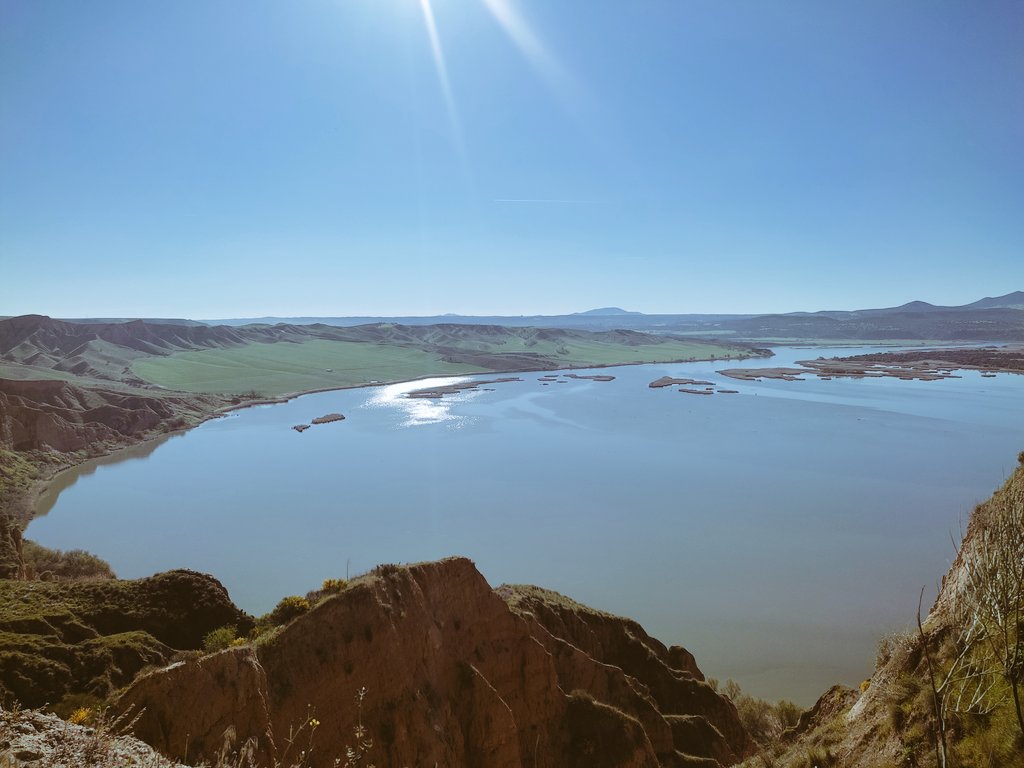 ValverdeAI's tweet photo. Espectaculares cortados arcillosos formados por la erosión del viento y las aguas del Tajo sobre sedimentos de hace 25 millones de años. Una belleza.  #BarancasdeBurujon https://t.co/LOr7JSDZIy