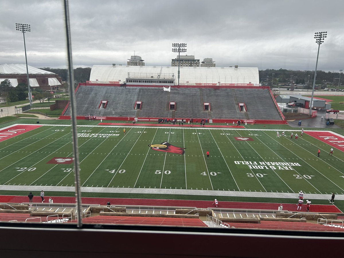 KadeHoskins's tweet photo. Had a great visit at @RedbirdFB today! Thanks to the coaches for having me. I enjoyed it a lot. 
@CoachTurnerISU @Coach_Calt @CoachDeti @Coach_Spack @CoachNiekamp @HannibalFootbal @JPRockMO @sixstarfootball @6starfootballMO @MidMoRecruiting https://t.co/xk9dAi6jDg