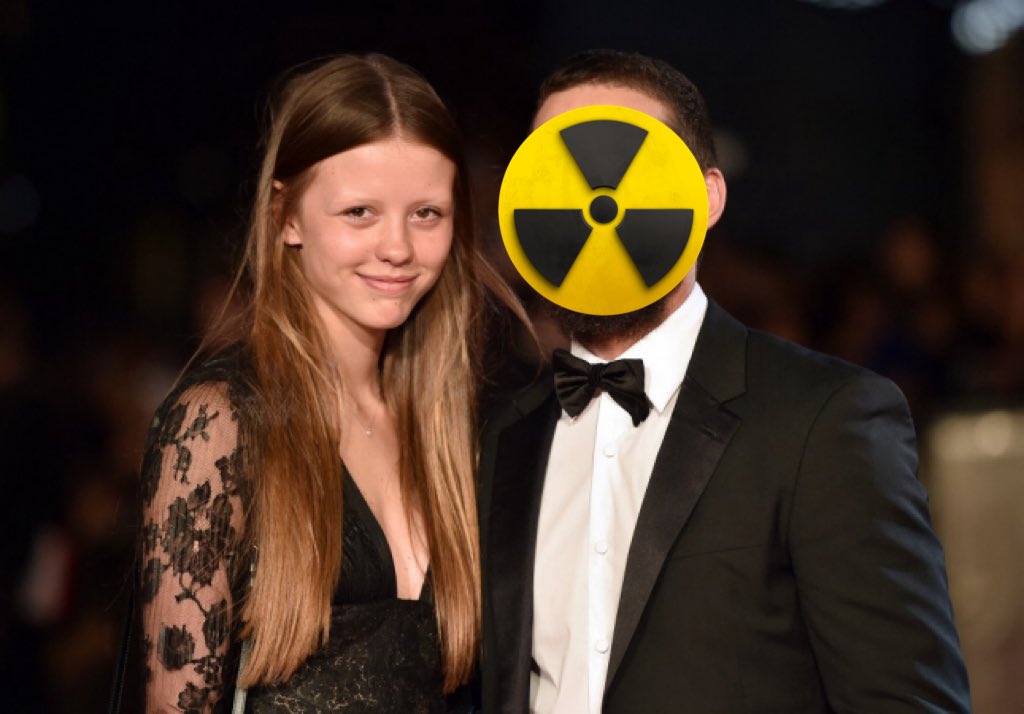 Mia Goth Brasil tweet media