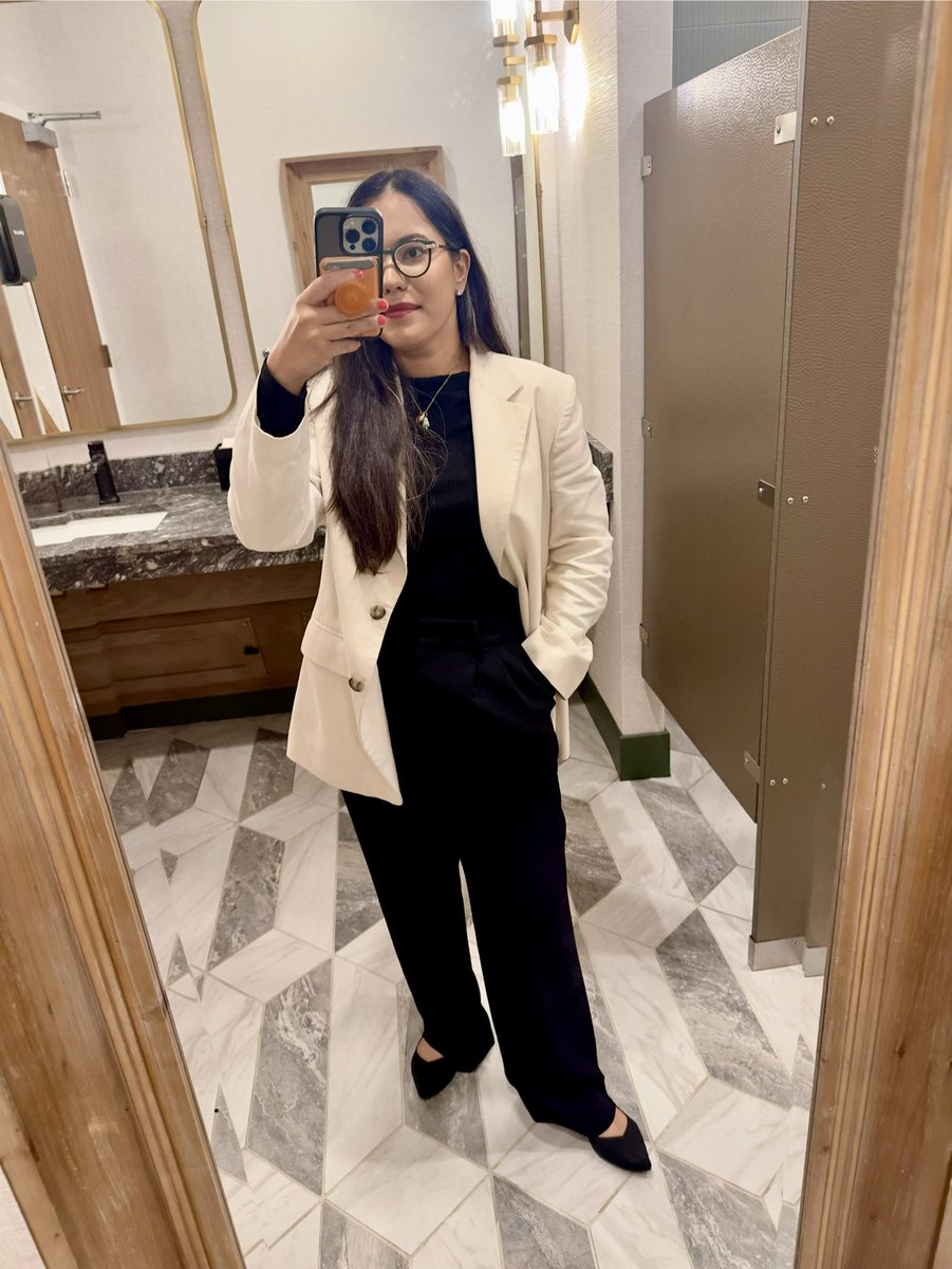 ElisaTP's tweet photo. Thankful to the Trinity University Economics Department for hosting me this past week (and honored to have been the first external speaker of their brown bag series! 😊). I had a great time presenting my paper on accents penalty and chatting with the faculty and students. https://t.co/wNM84T1onn