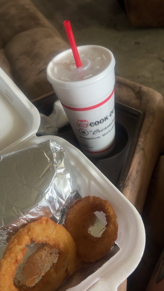 Barefoot Goddess 🎈AUGUST 18th🎊 tweet media