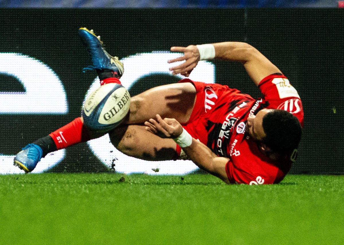PlanetRugby's tweet photo. ⏱️ Half-time in the #InvestecChampionsCup:
⚔️ Glasgow Warriors 12-14 Bulls 🐂 #GLAvBUL
🔴⚫️ Toulouse 40-7 Bristol Bears 🐻 #STvBRI
🔢 Follow the action, live. 👉 https://t.co/UCHM4h2cTn https://t.co/kxMMSOlcAS