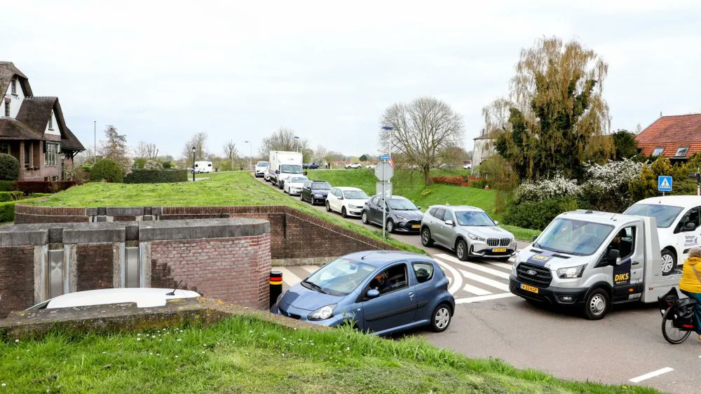 NOS Mirror tweet media