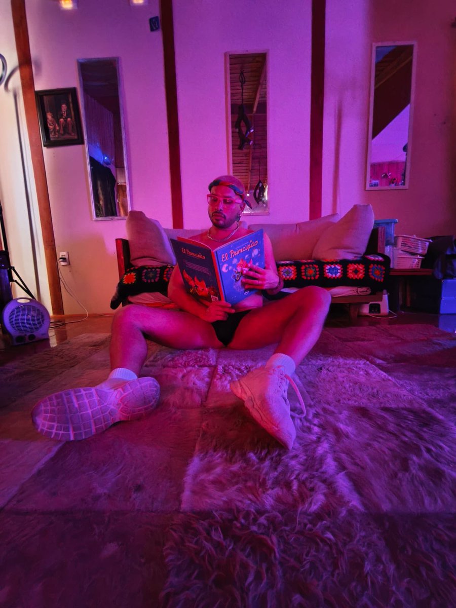 Valentinhottt's tweet photo. En casa relax https://t.co/WTUg8yG9Tb