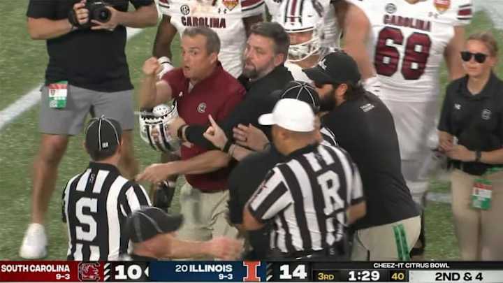 DeputySmitty's tweet photo. Me to the TV last night in Double Dogs when Geno pulled his antics… 🐔🤙🏼 https://t.co/KeWzkVLWQI