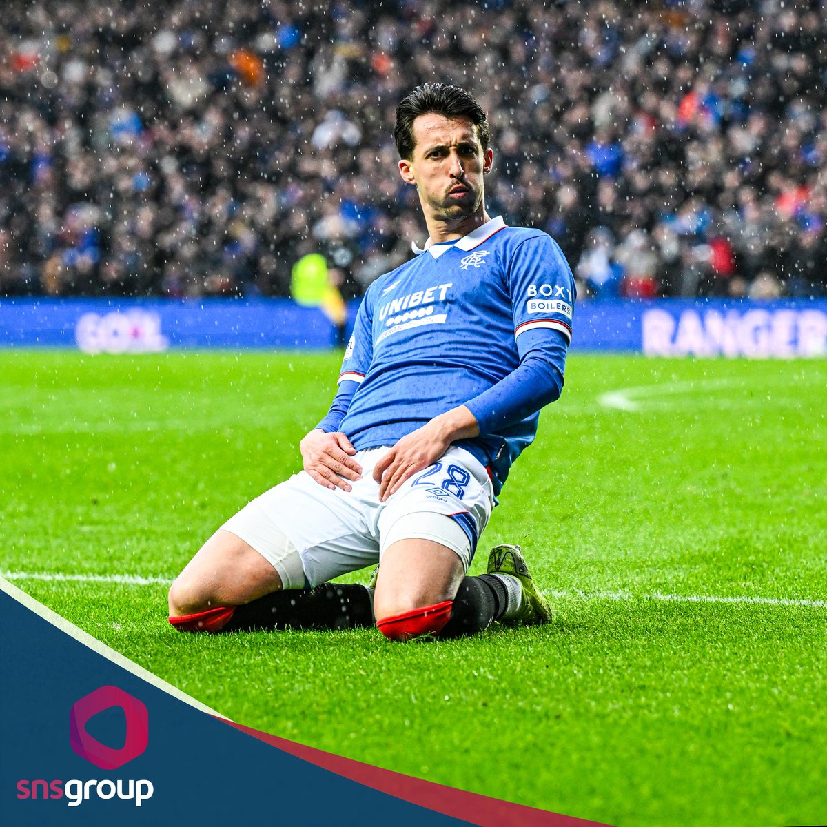 snsgroup's tweet image. Rangers go top of the league! 

#Rangers | 📸