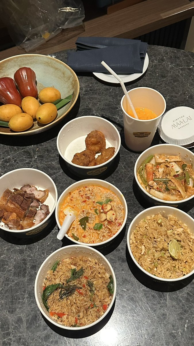 เนยทาขนมปัง tweet media