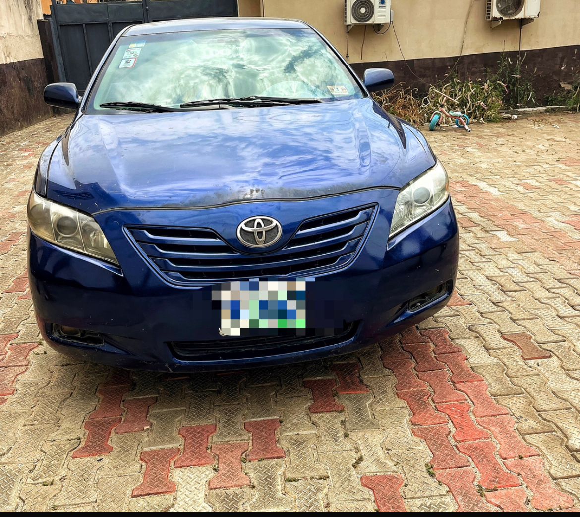 Blueprintz01's tweet photo. Toyota Camry LE (Muscle) 
Clean, efficient &amp; well-maintained
🔹 Smooth Automatic Transmission
🔹 Chilling Factory AC
🔹 Clean Deep Blue Exterior
📍 Location: Lagos
💸 Price: ₦7M
Serious buyers, 📩 DM or Call 08072574020
#LagosCars #CarsForSale #ToyotaCamry https://t.co/ElWI5RrZ2b