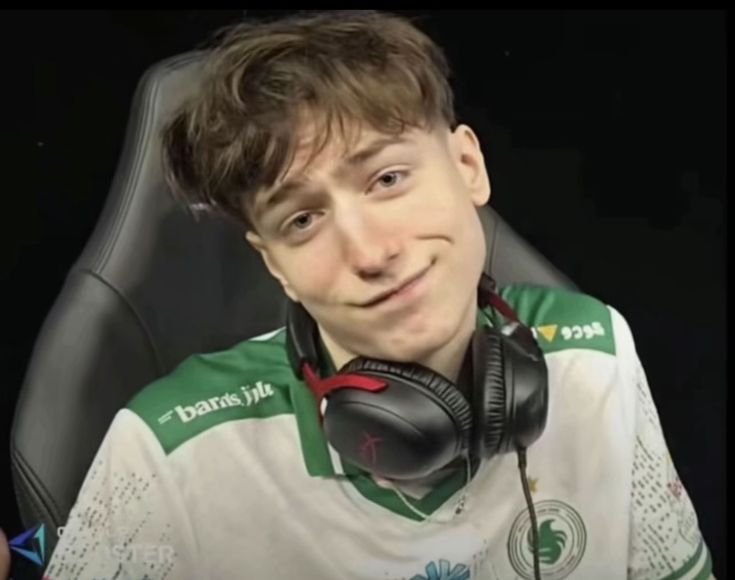 +𝟗𝟔𝟒 tweet media