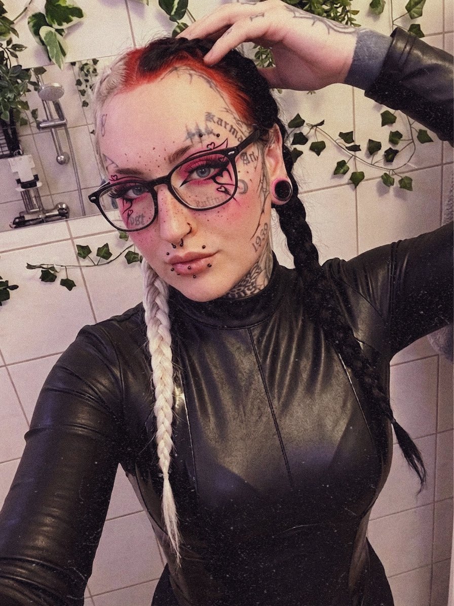 FindomMonsterSophie955 tweet media