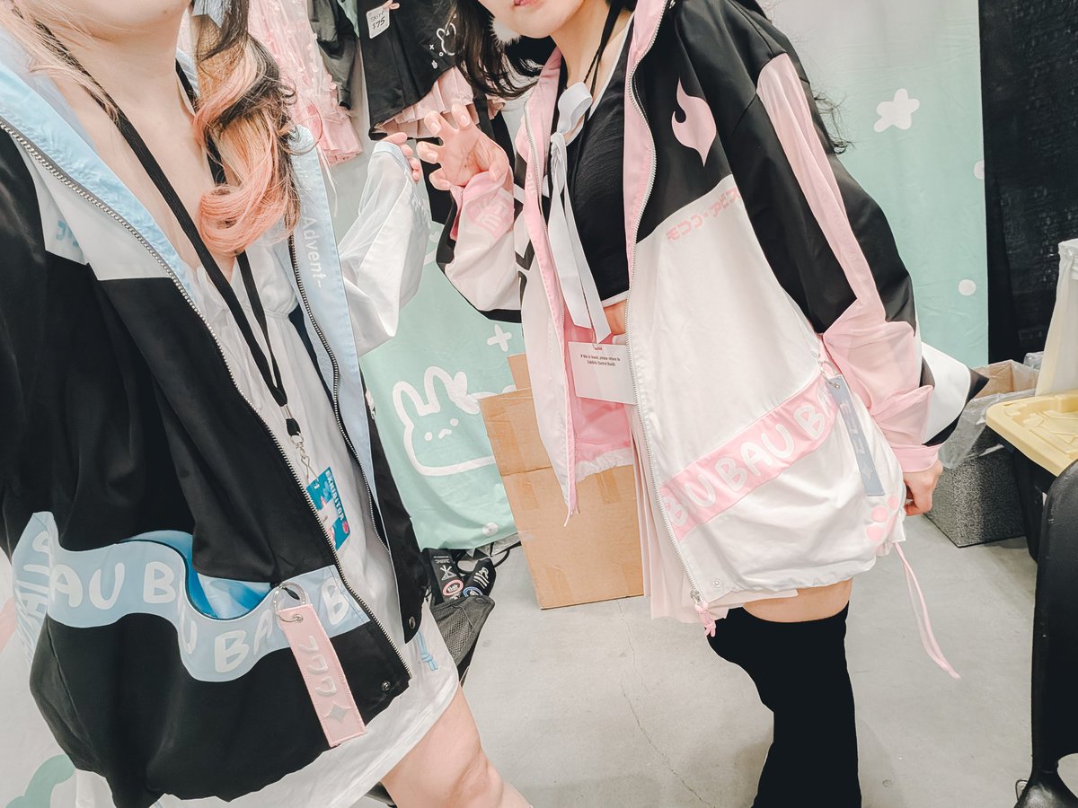 「me and my friend are twinning today at m」|Chiro🐟Kawaii Kon AA#517➡️Sakura-con 527のイラスト