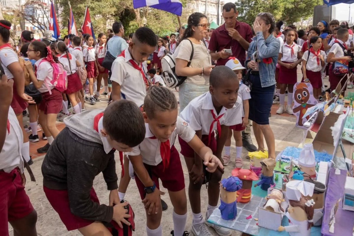 Una locura el Festival "Cuba, mi país" en el Parque 13 de marzo, en saludo al aniversario de la <a href="/OPJMCuba/">OPJM Cuba</a>. #CubaEstáFirme 1/2