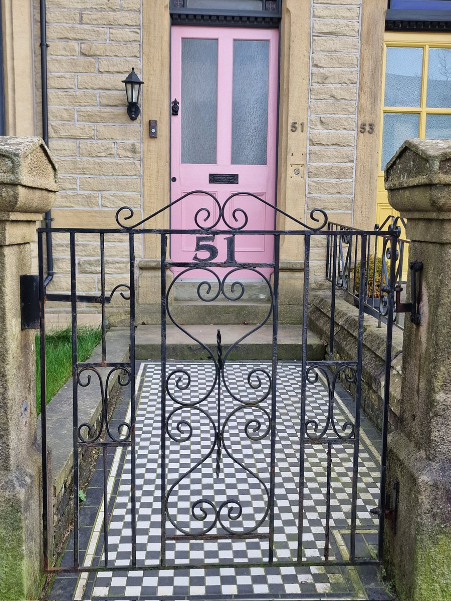 todbooklady's tweet photo. #doors #doorsofnote #nocontextdoors
Colne, Lancashire https://t.co/mhAQ2y4WJv
