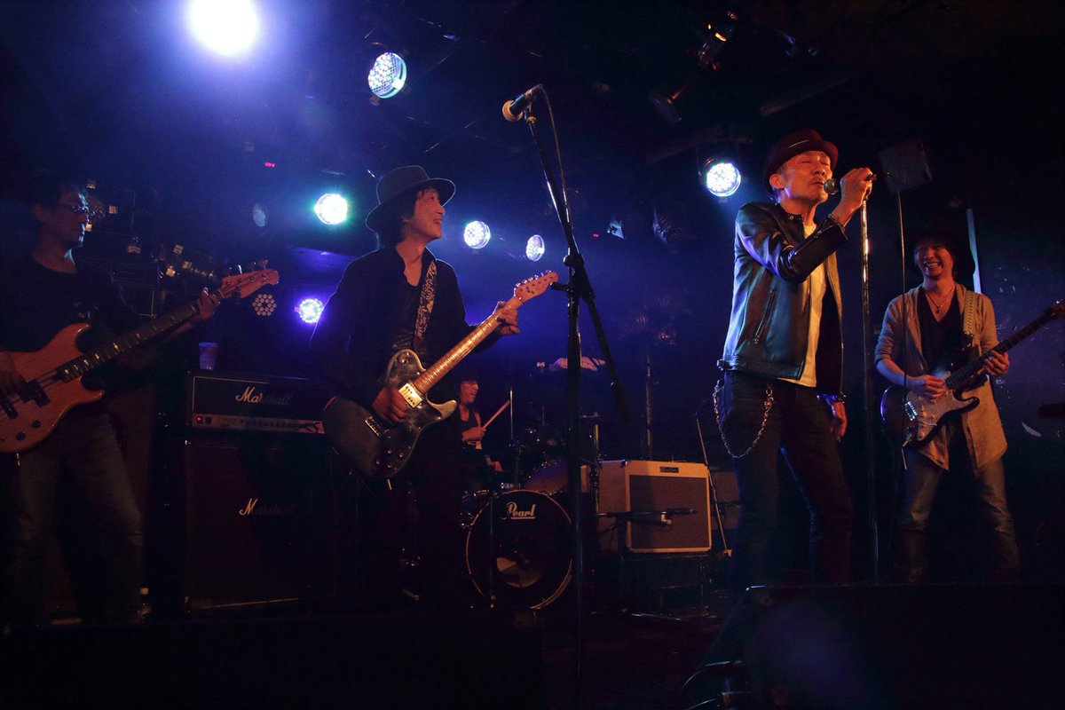 117ash's tweet photo. 久しぶりのライブ告知です！
できるうちに演りますので、ぜひ来てください〜！
※写真は9年前のですが😅
〜今夜お前とブルースを〜
2026/4/12(日)
OPEN 18:00　START 18:30
会場　CLUB RIVERST

Sunny Side Blues Band
布施 豊(Vo)
ash(Vo G)
坂井崇人(G)
寺尾敬博(B)
石川義和(Dr) https://t.co/ghwkj5Mbs6