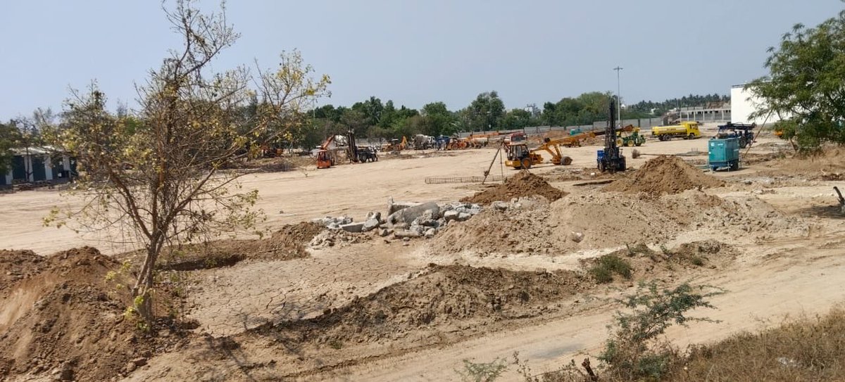 Updatestrichy2's tweet image. Construction 🏗️ Update of 22 Acre Periyar Integrated Market Complex at Panjappur 

Project Phase 1 nearing completion and Construction begins for Phase II  (center Part of the Render) #Trichy #Market #Project