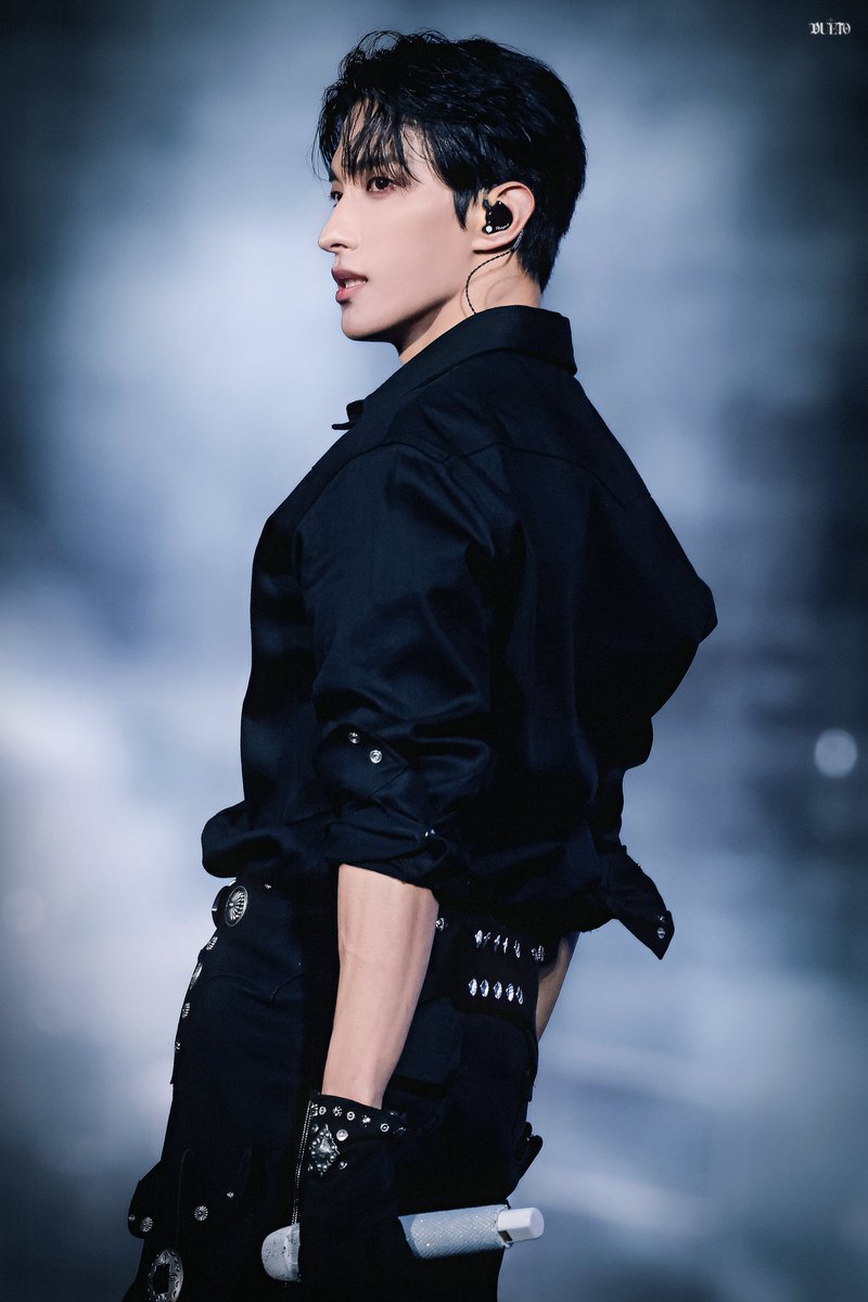 260404

#도겸 #이석민 
#ドギョム #DOKYEOM 
#세븐틴 #SEVENTEEN
<a href="/pledis_17/">세븐틴(SEVENTEEN)</a>