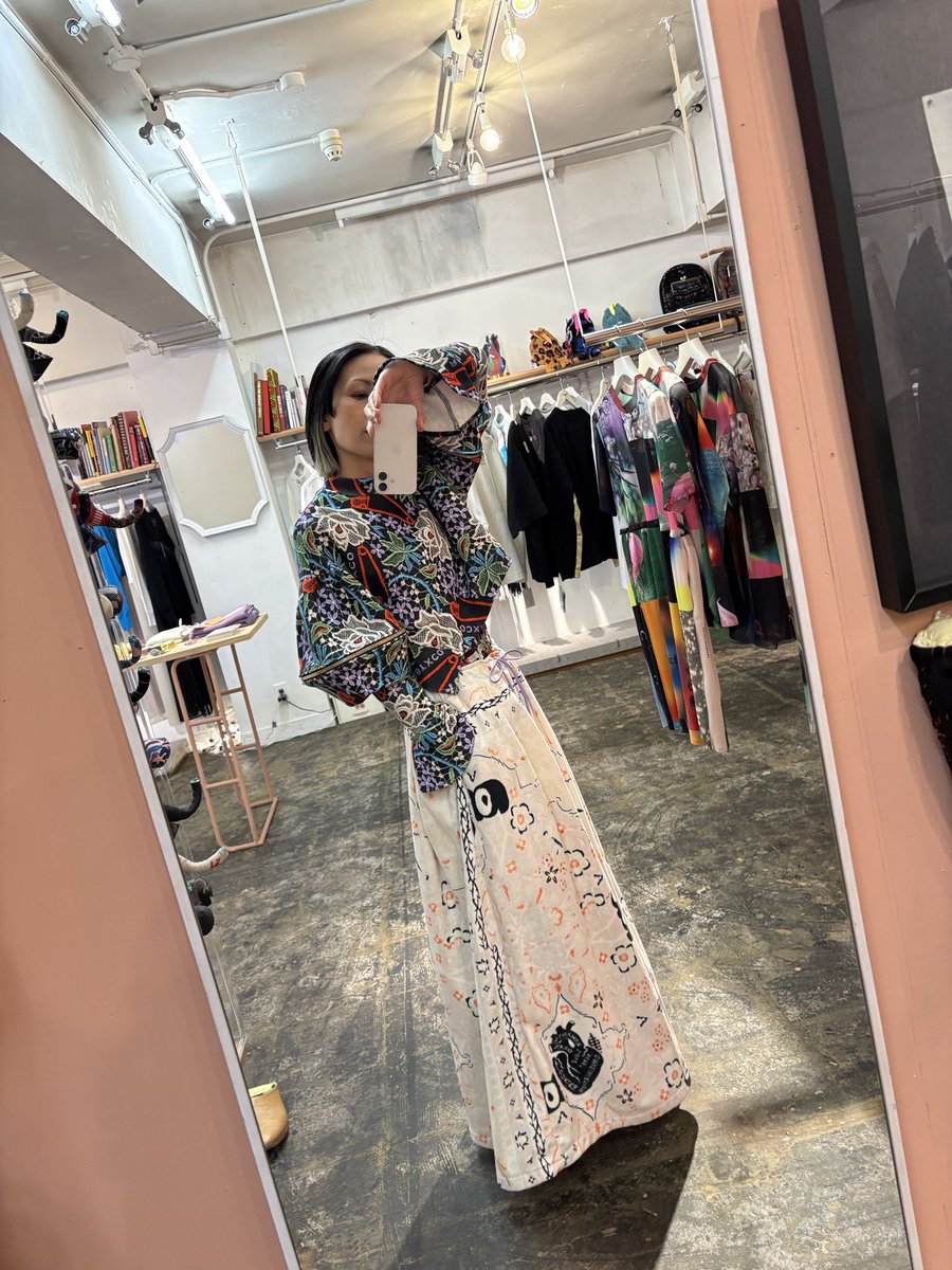 rbtxco's tweet photo. 明日はいよいよ最終日。

本日は雨にも関わらず、
多くのお客様にお越し頂き感謝🙏🏻
しゃべりすぎて笑いすぎて
ノドちぎれるかと思いました。
明日もみなさまのお越しをお待ちしております☺️

2026AW 展示会
〜4/5(Sun)  12:00〜19:00
＞NOWON store(RBTXCO直営店) 
大阪市中央区本町橋8-7末弘ビル2F https://t.co/ajI9HCHwpT
