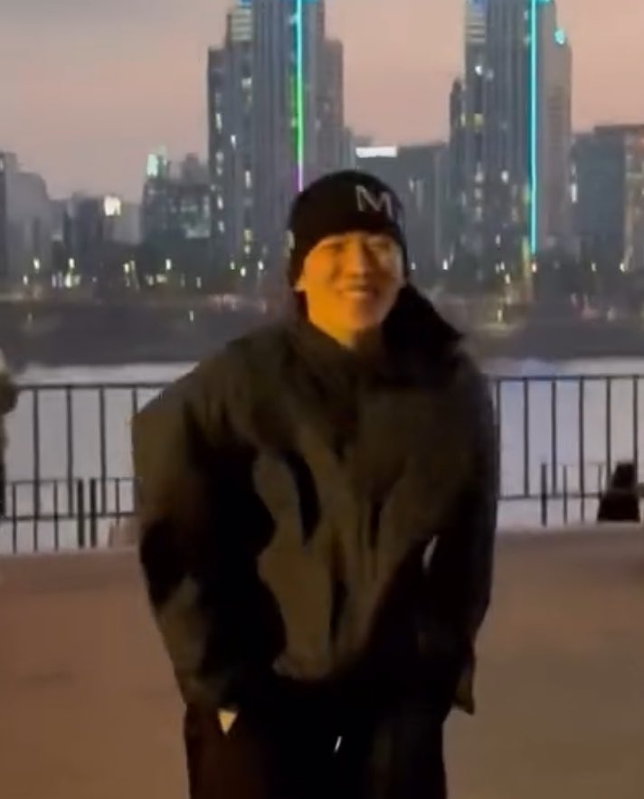 𝗮𝘂𝗿𝗮.. tweet media