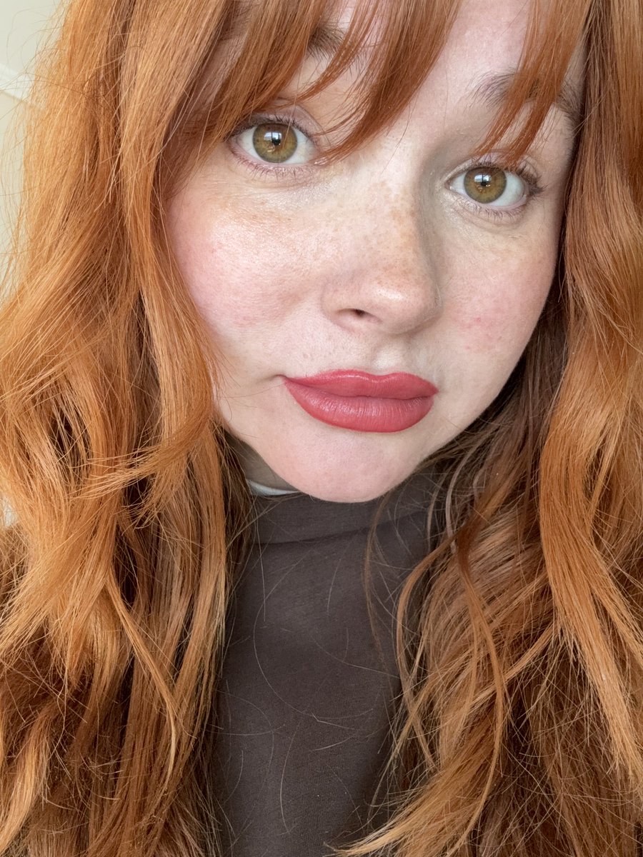 Buenos días buenas tardes 😳 otra Fotito natural sin filtros 💋
#pelirroja