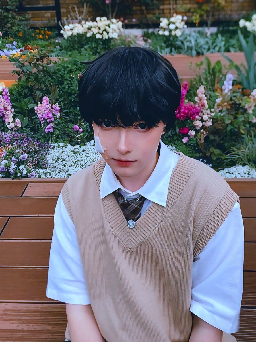 yjh thigh crunch tweet media