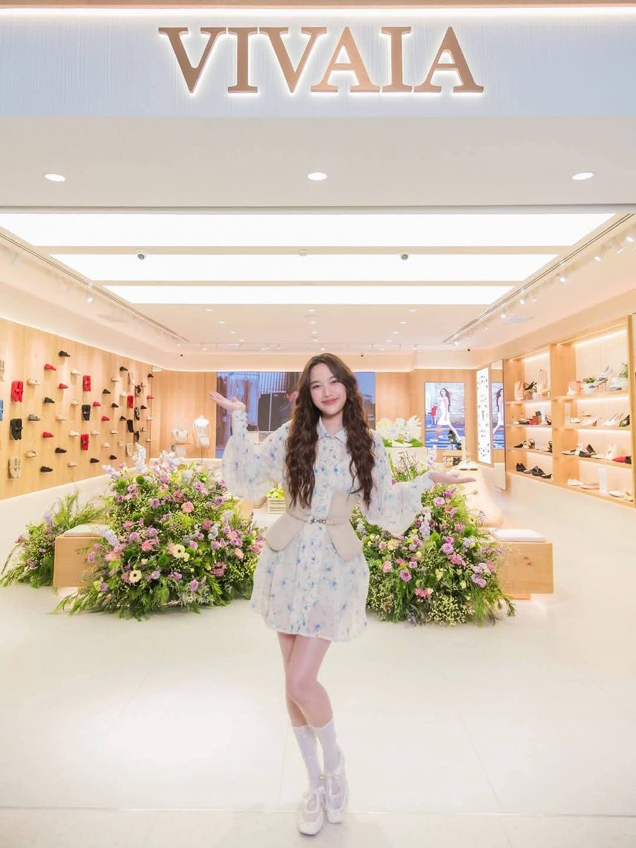 LinhNguyn380985's tweet photo. freen Sarocha
SAROCHA AT VIVAIA OPENING
#VIVAIAThailandXFreen
#VIVAIA #srchafreen
#VIVAIAThailand
#FREENxVIVAIATH
#STEPINTOVIVAIA
#solennEntertainment https://t.co/hqxTTTZQfJ