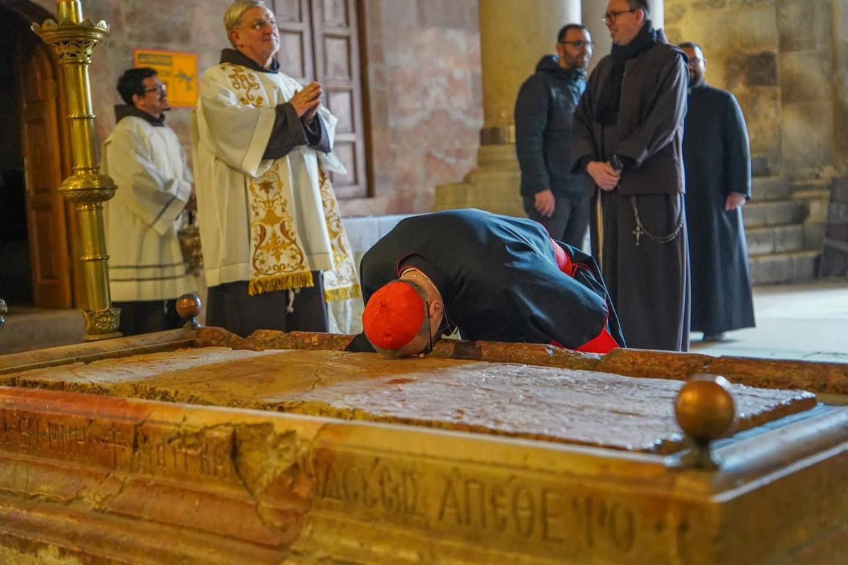 PalCatholic's tweet image. ✝️🕯️ Holy Saturday, Church of the Holy Sepulchre. سبت النور من القدس.