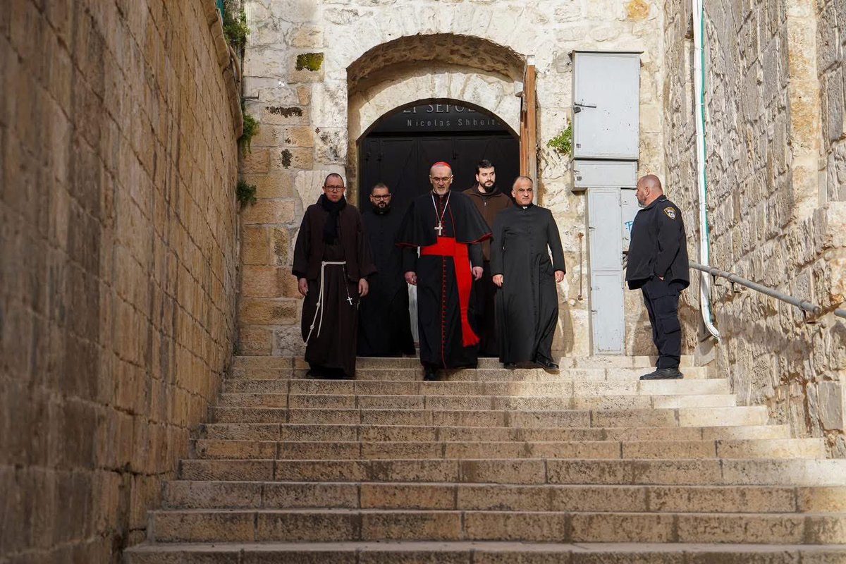 PalCatholic's tweet image. ✝️🕯️ Holy Saturday, Church of the Holy Sepulchre. سبت النور من القدس.