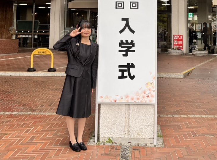 saayan_smile's tweet photo. 今日は #入学式 でした🌸
ギリギリ雨降らなくて良かったぁ🤦🏻‍♀️💕

桜もまだまだいっぱい咲いていて、たくさん写真撮りました🤭✨

これから大学生活が本格的にスタートしますっ！
めちゃめちゃ大学生活充実させるぞぉー💪🏻 https://t.co/1lqy04qmdY