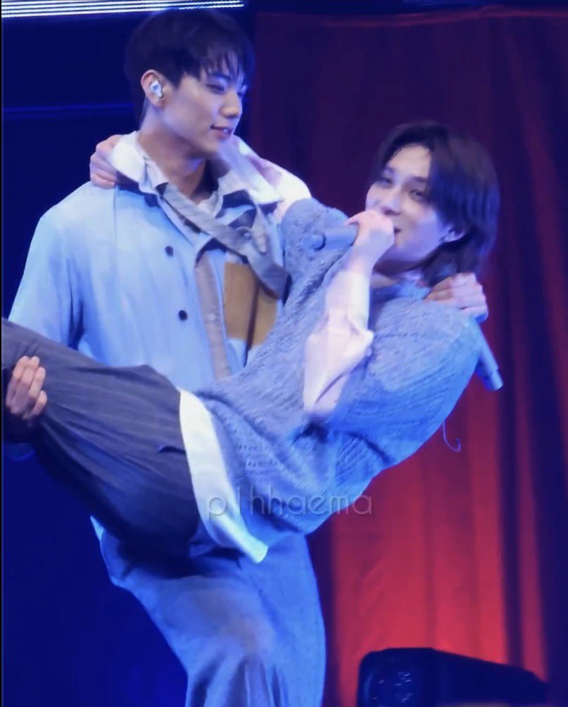 em⁷ is unique 𝜗𝜚 tweet media