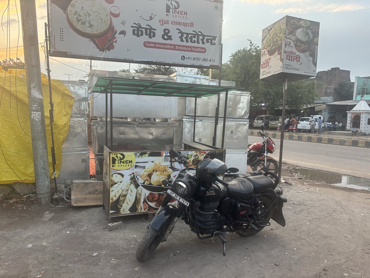 sp8840's tweet photo. @ChitrakootDm @chitrakootpol अतिक्रमण जिले के बड़े व्यापारी द्वारा रोड पर किया हुआ है ।अतिक्रमण डीएम साहब के नवीन प्रोजेक्ट स्थल धनुष चौराहा से पटेल चौक के मध्य प्रिंस मोबाइल द्वारा https://t.co/MFl0iufzKP