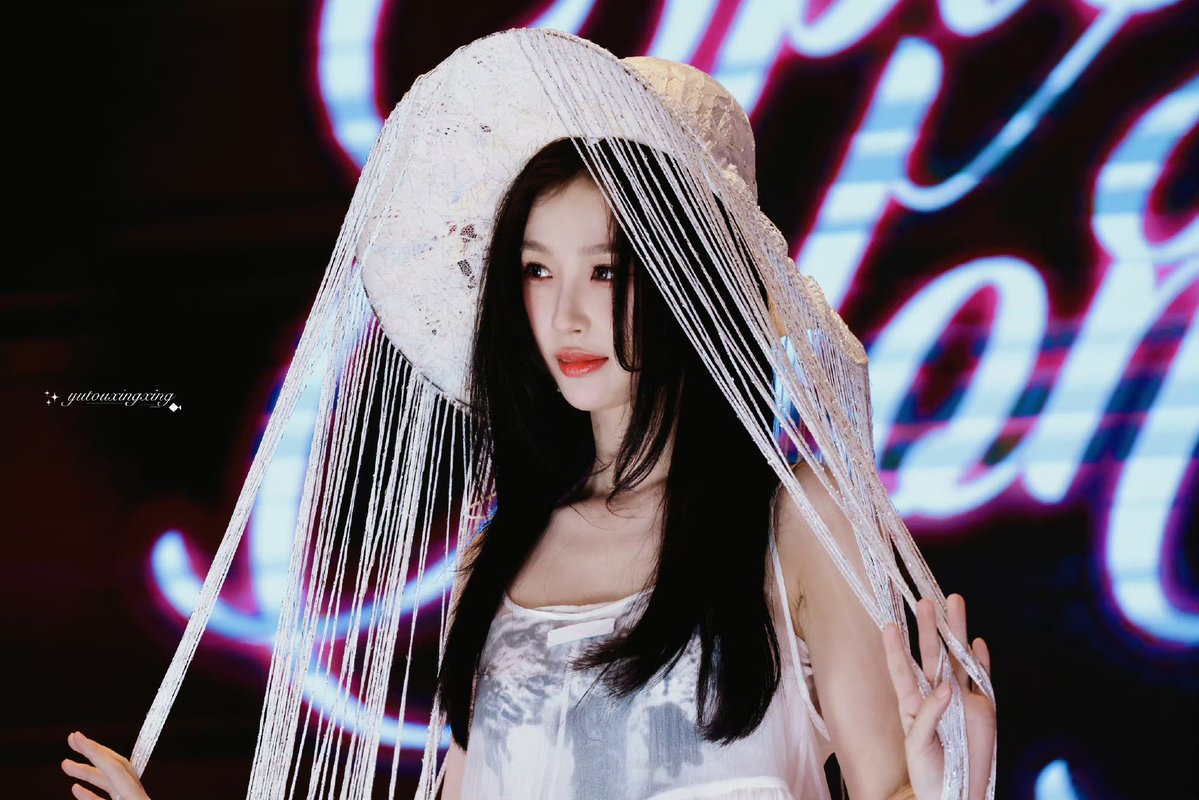 esther yu shuxin’s 💫 tweet media