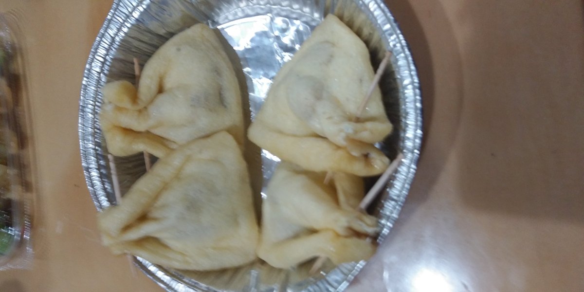 納豆に鯖の水煮缶の身と汁を少々。
からしとタレ入れてよ～く混ぜる。
油揚げに積める。
で、焼く。
ざぅっといい食感に、納豆と鯖の味わいがめちゃウマ。
漬け物とか入れてもウマいと思う。 