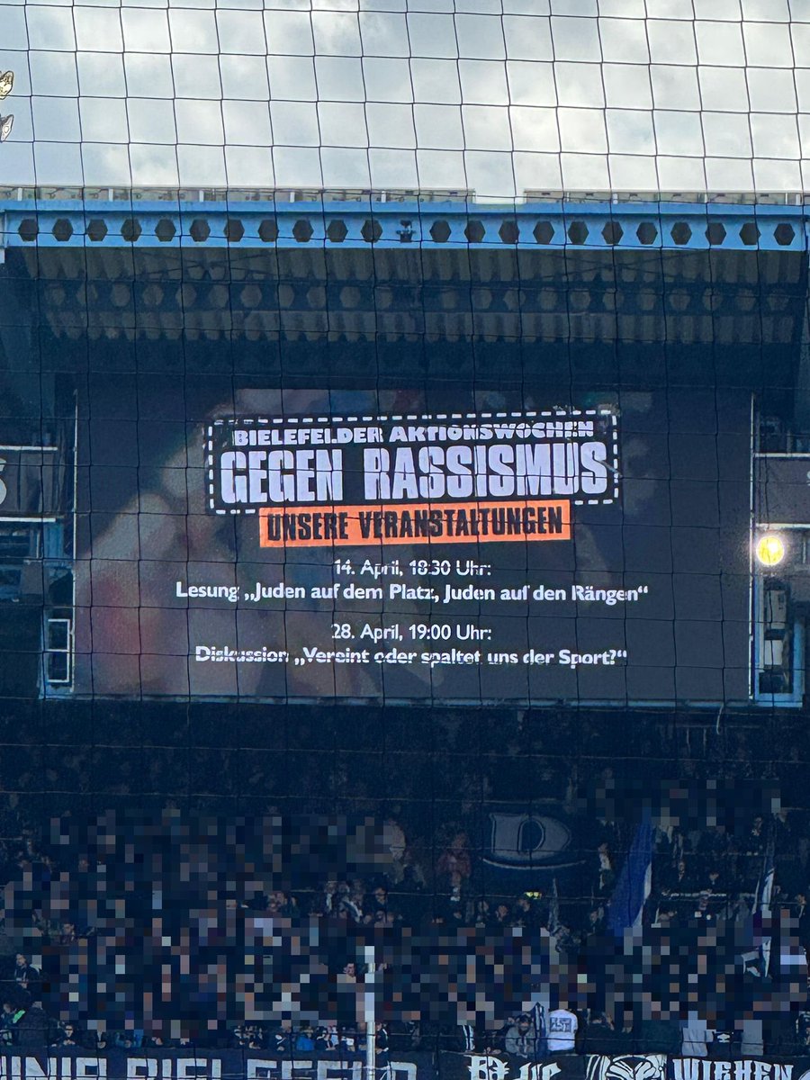 RubenGerczi's tweet photo. Mein Highlight des heutigen Spieltages! Wir lesen am 14. April aus „Juden auf dem Platz, Juden auf den Rängen“ vor. Kommt vorbei! #dscsvd https://t.co/yxA2845Nh0