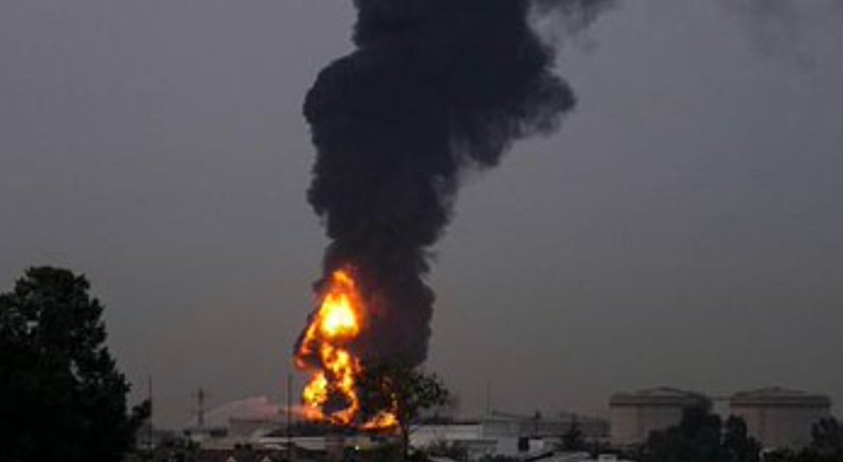 BreakingAndBroke tweet media