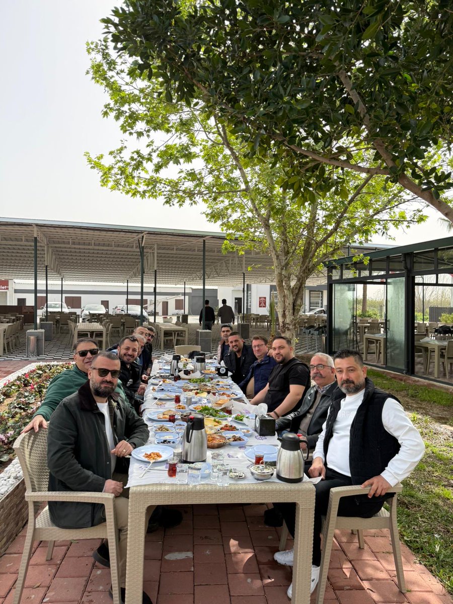 yarisanaliz1's tweet photo. Yavuzstar Harası’nda dostlarla harika bir sabah geçirdik. Yıllar sonra yeniden ata binme fırsatı bulmak çok keyifliydi. Nazik daveti için değerli dostum Mert Ölçer’e teşekkür ederim. https://t.co/GtQZDcTVM9