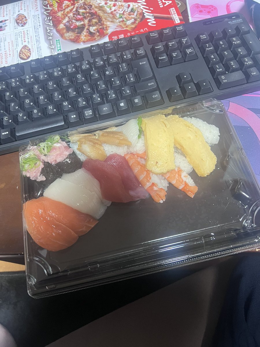 よあけ tweet media