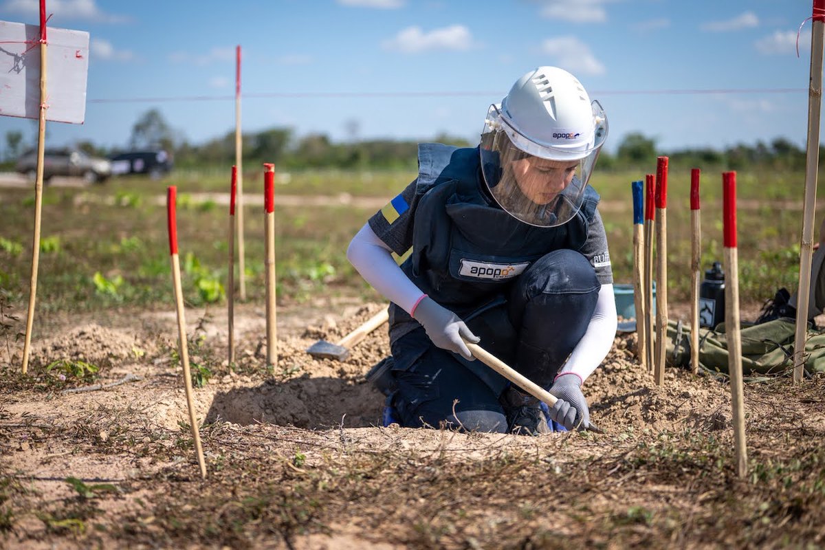 herorats's tweet image. On #IMAD2026, we reflect on what remains after conflict. 💥

Landmines and unexploded ordnance still threaten lives decades later. APOPO Animal Detection Systems help make land safe again.

Read more:  bit.ly/4s9b5yH

#TogetherAgainstMines #SavingLives #MineAwarenessDay