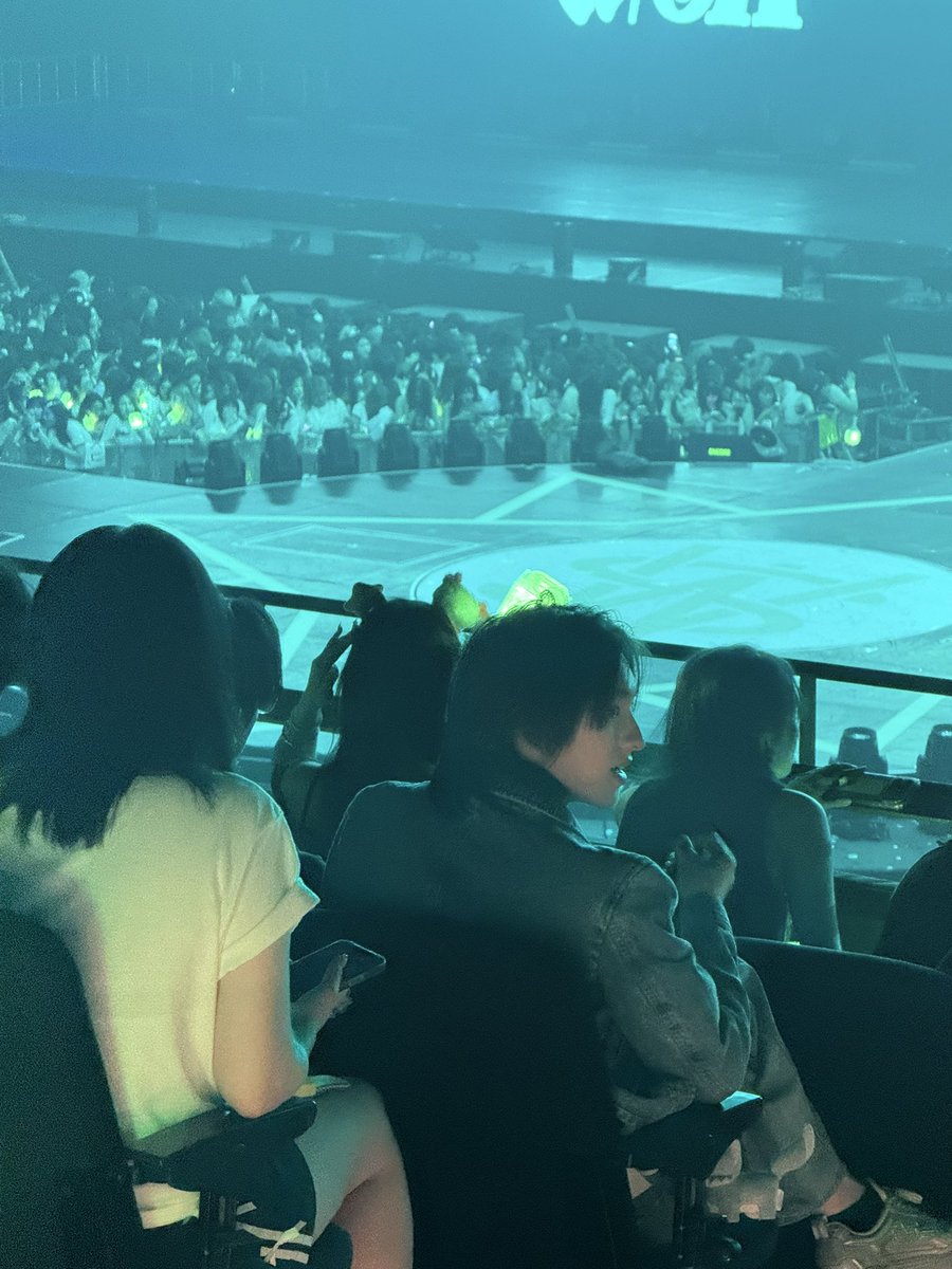 พลผักกาด tweet media