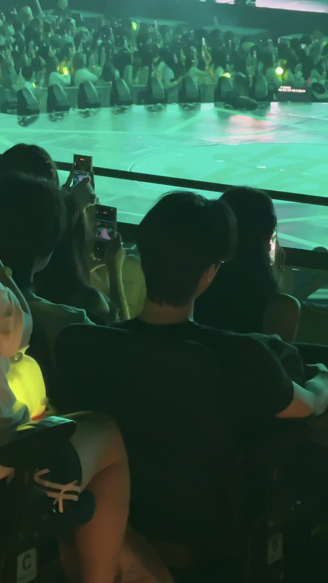 พลผักกาด tweet media