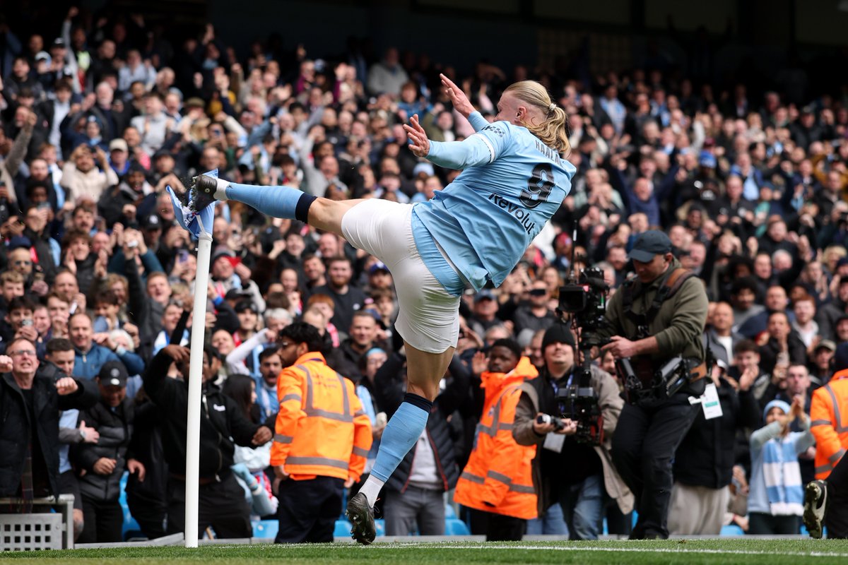 Premier League tweet media