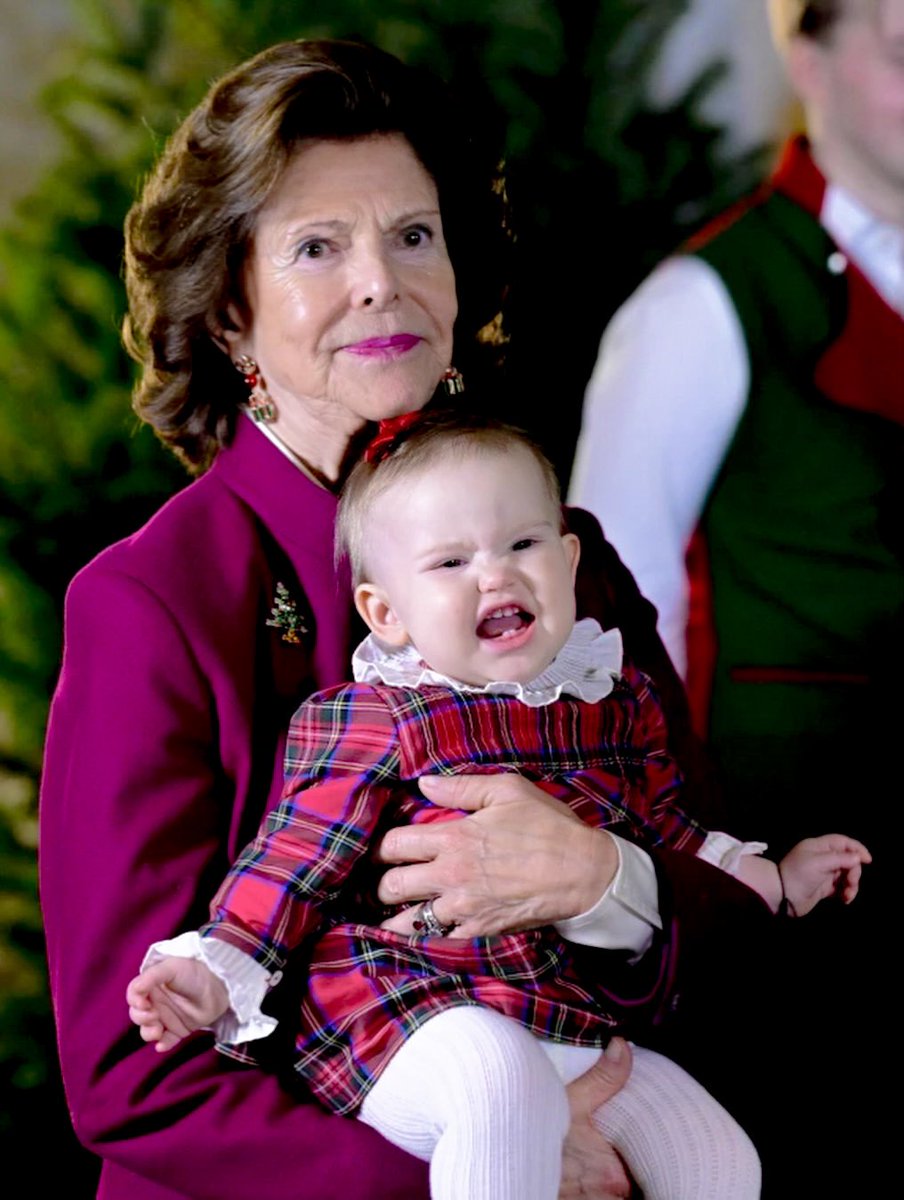 royalchildren_'s tweet photo. Queen Silvia and Princess Ines of Sweden receive the Christmas Trees from The Swedish University of Agricultural Sciences Umeå, at The Royal Palace in Stockholm, Sweden 🎄 -December 15th 2025.
.
#QueenSilvia #PrincessInes #Sweden https://t.co/HA8HOyy4bT