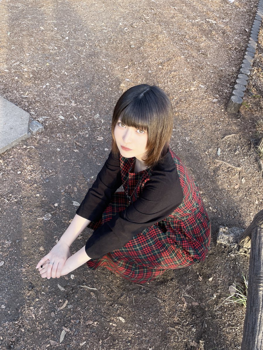 cxuu_u's tweet photo. 雨ばかり降っているけど、束の間の晴れで見えた2日前は満月だったし、桜がモリモリしているのをたくさん目に焼き付けたし、あとは衣替えかなといったくらいには春を嗜めているよ。 https://t.co/zsLpTjnCYh